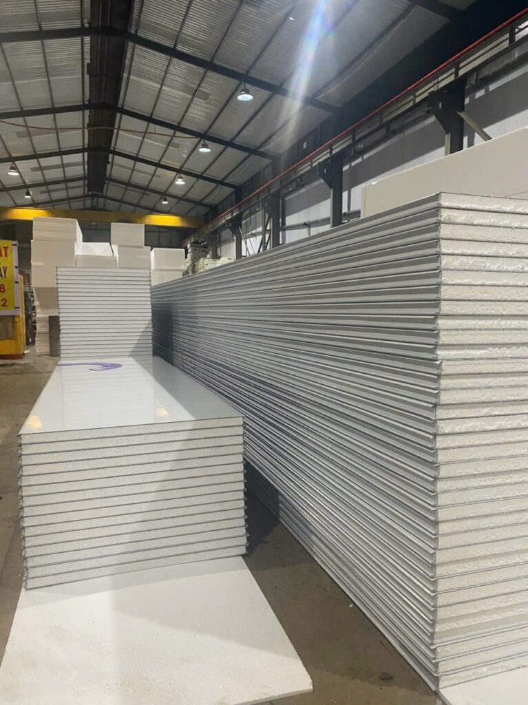 PANEL TRẮNG SỮA GÂN